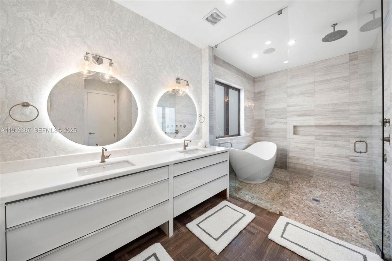 1621 S Bayshore Dr, Miami, FL 33133 Photo