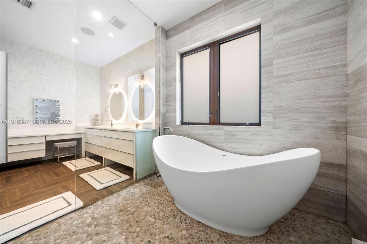 1621 S Bayshore Dr, Miami, FL 33133 Photo