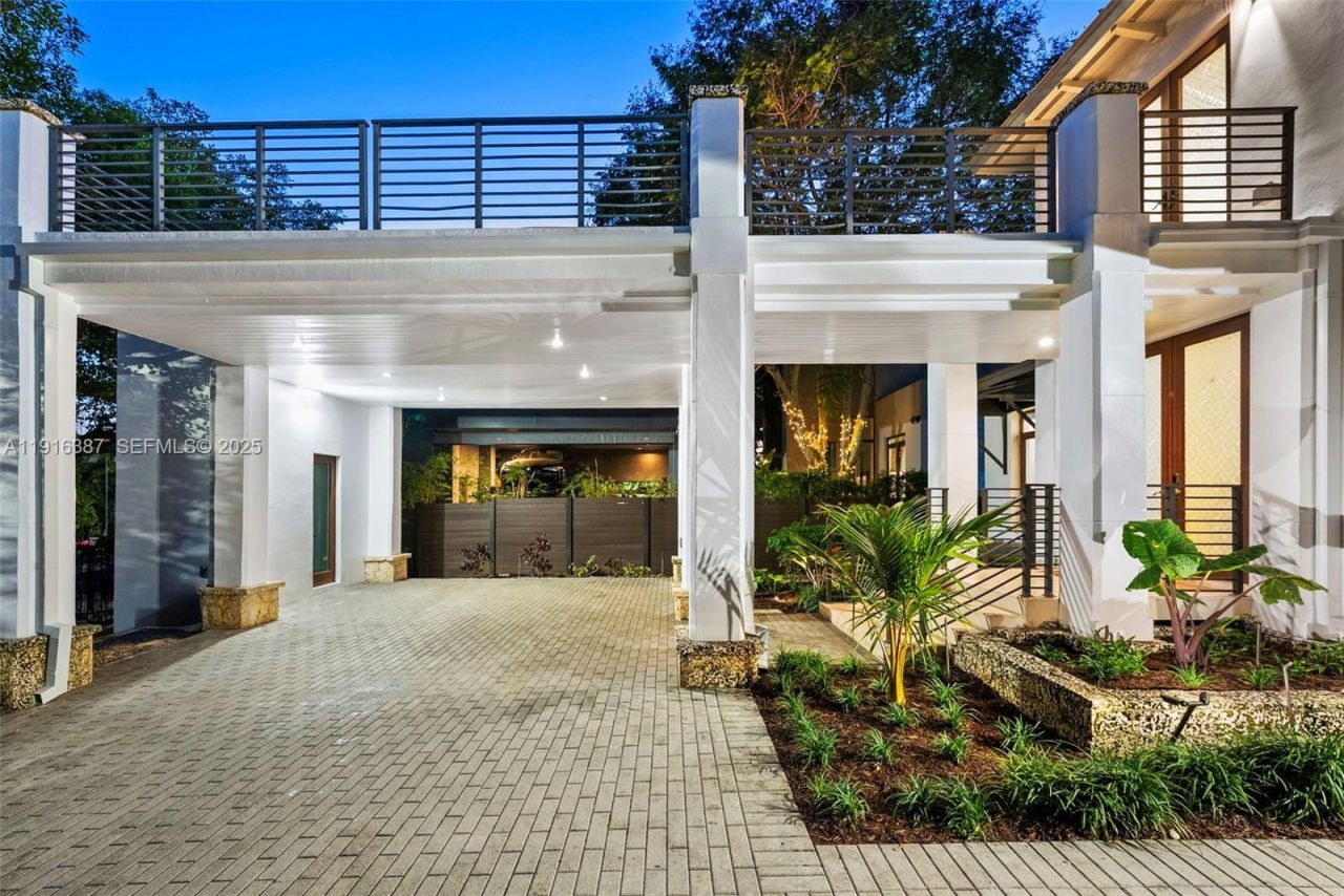 1621 S Bayshore Dr, Miami, FL 33133 Photo