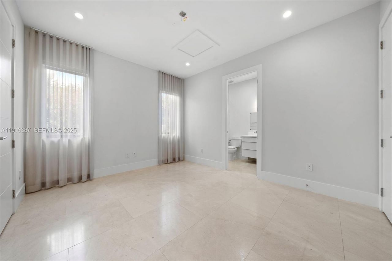 1621 S Bayshore Dr, Miami, FL 33133 Photo