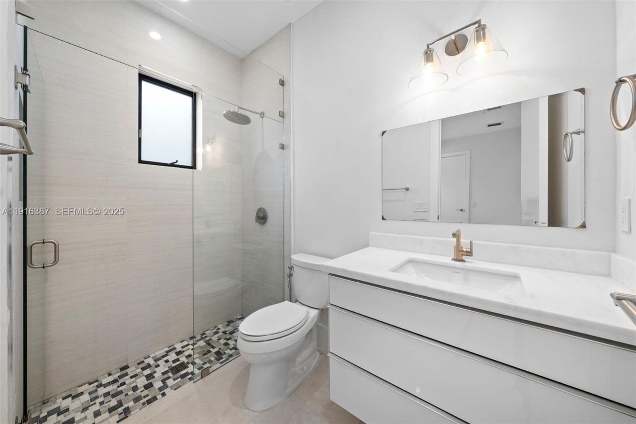 1621 S Bayshore Dr, Miami, FL 33133 Photo