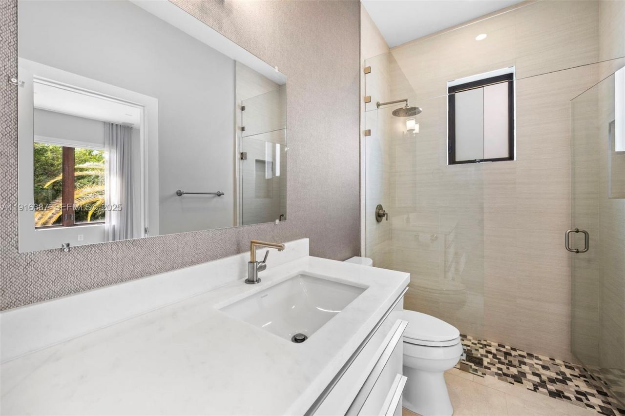 1621 S Bayshore Dr, Miami, FL 33133 Photo