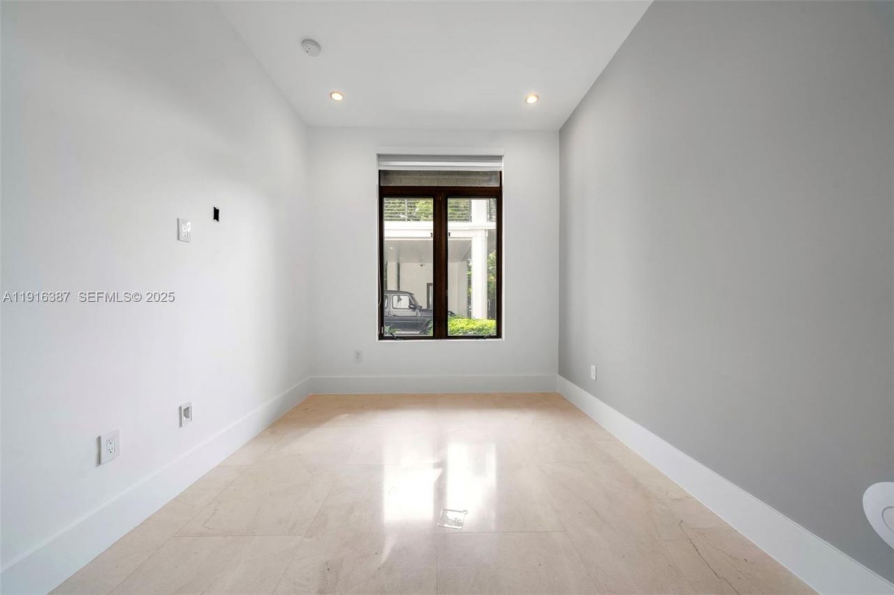 1621 S Bayshore Dr, Miami, FL 33133 Photo