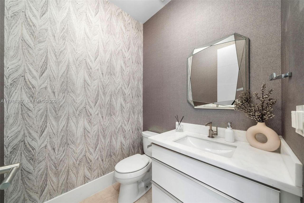 1621 S Bayshore Dr, Miami, FL 33133 Photo