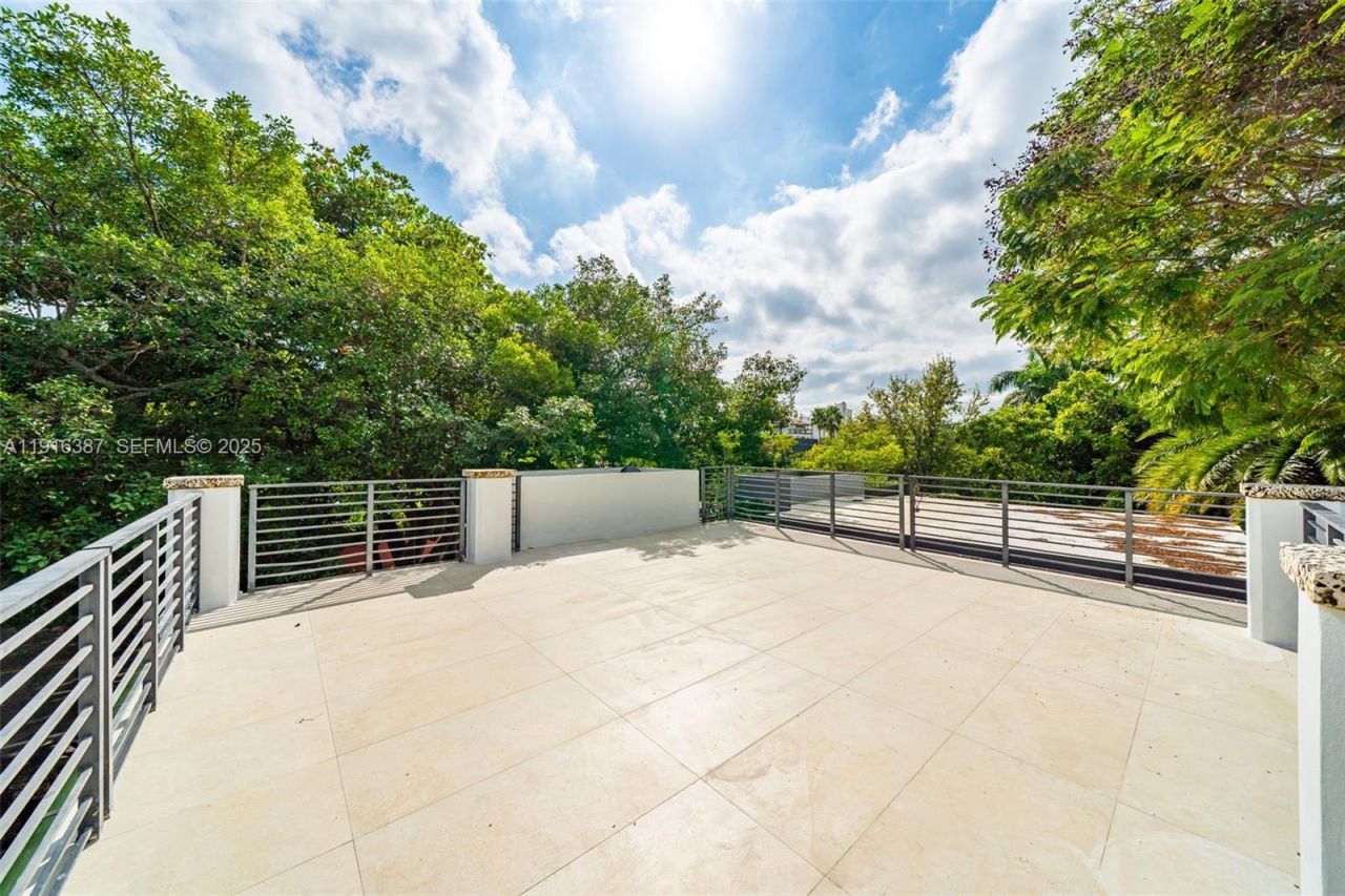 1621 S Bayshore Dr, Miami, FL 33133 Photo