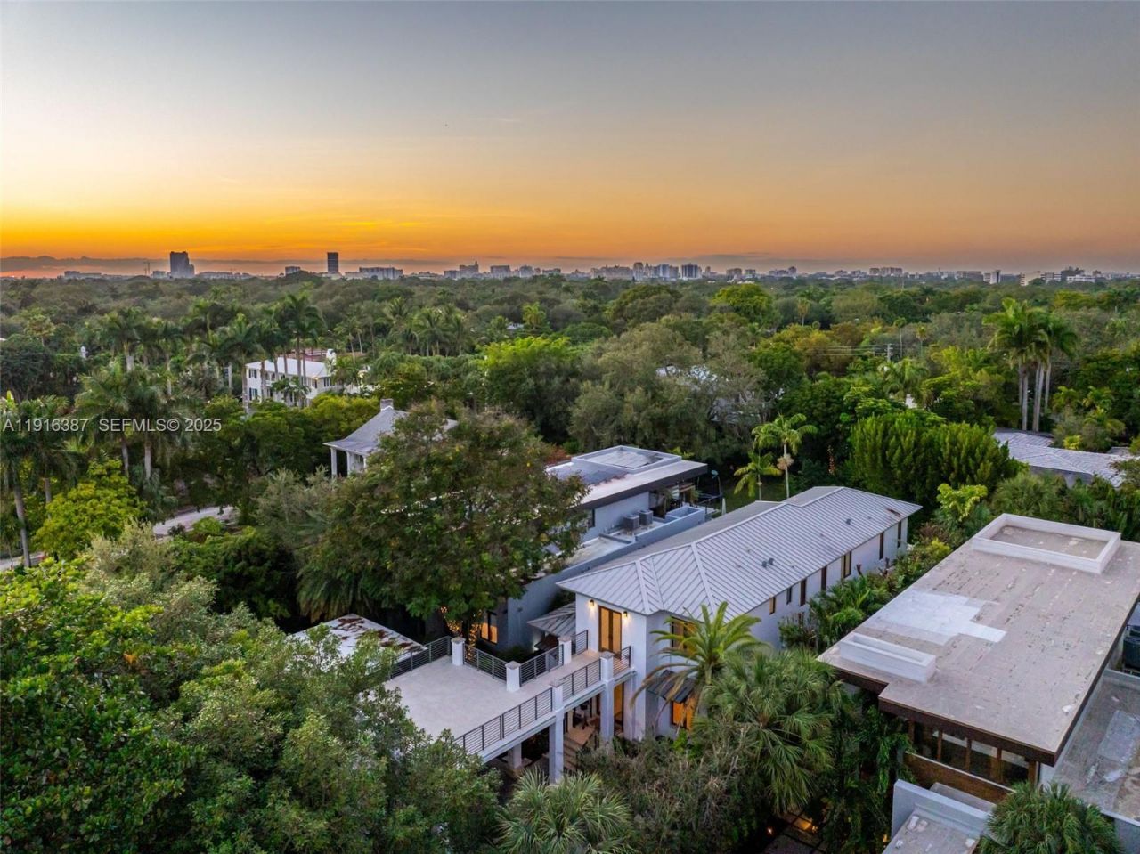 1621 S Bayshore Dr, Miami, FL 33133 Photo