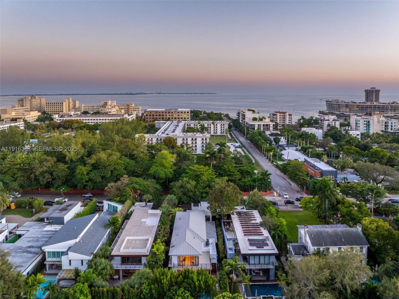 1621 S Bayshore Dr, Miami, FL 33133 Photo