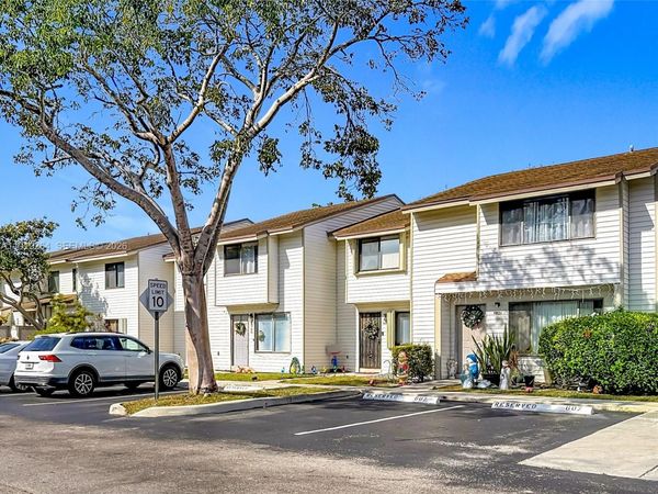 9825 NW 37th St, Unit 5F, Sunrise, FL 33351