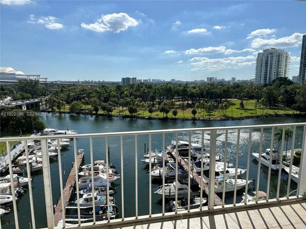 1700 NW N River Dr, Unit 907, Miami, FL 33125