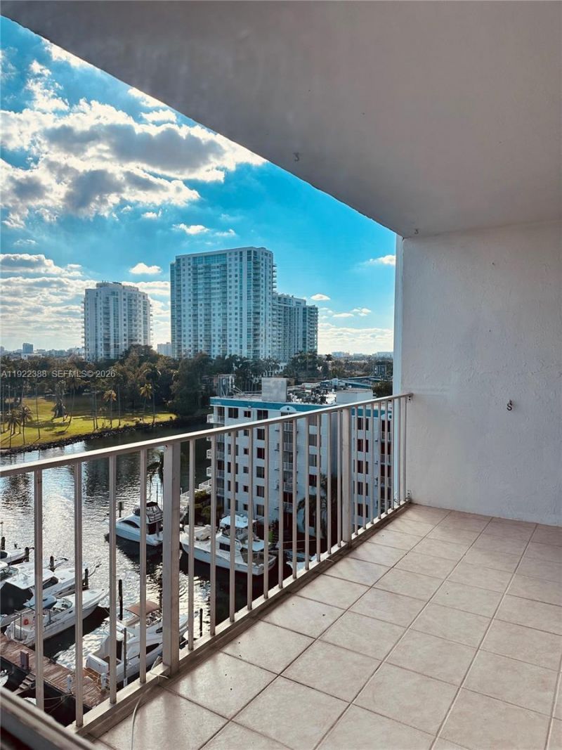 1700 NW N River Dr, Unit 907, Miami, FL 33125 Photo