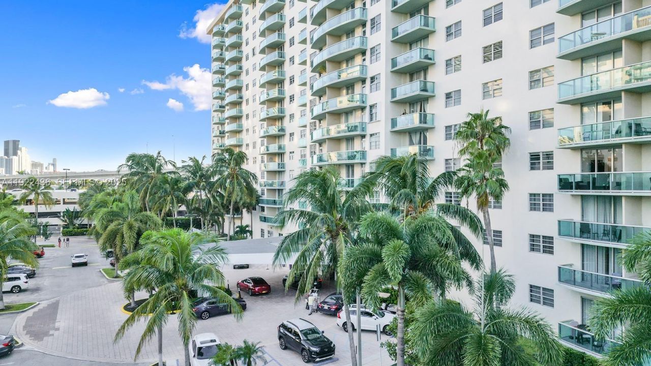 19390 Collins Ave, Unit PH-7, Sunny Isles Beach, FL 33160 Photo