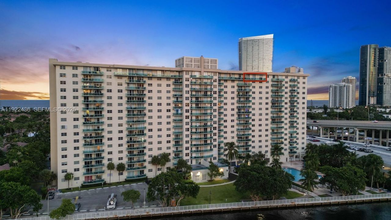 19390 Collins Ave, Unit PH-7, Sunny Isles Beach, FL 33160 Photo