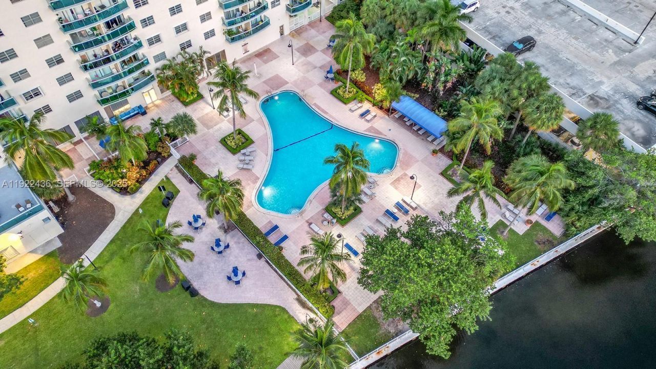 19390 Collins Ave, Unit PH-7, Sunny Isles Beach, FL 33160 Photo