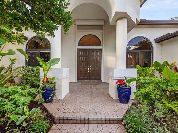 2589 Mayfair Ln, Weston, FL 33327