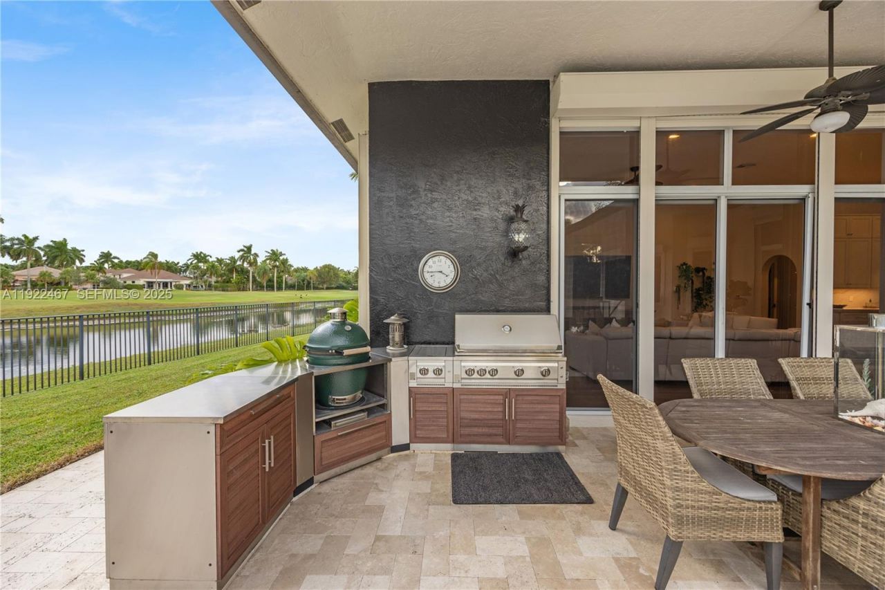 2589 Mayfair Ln, Weston, FL 33327 Photo