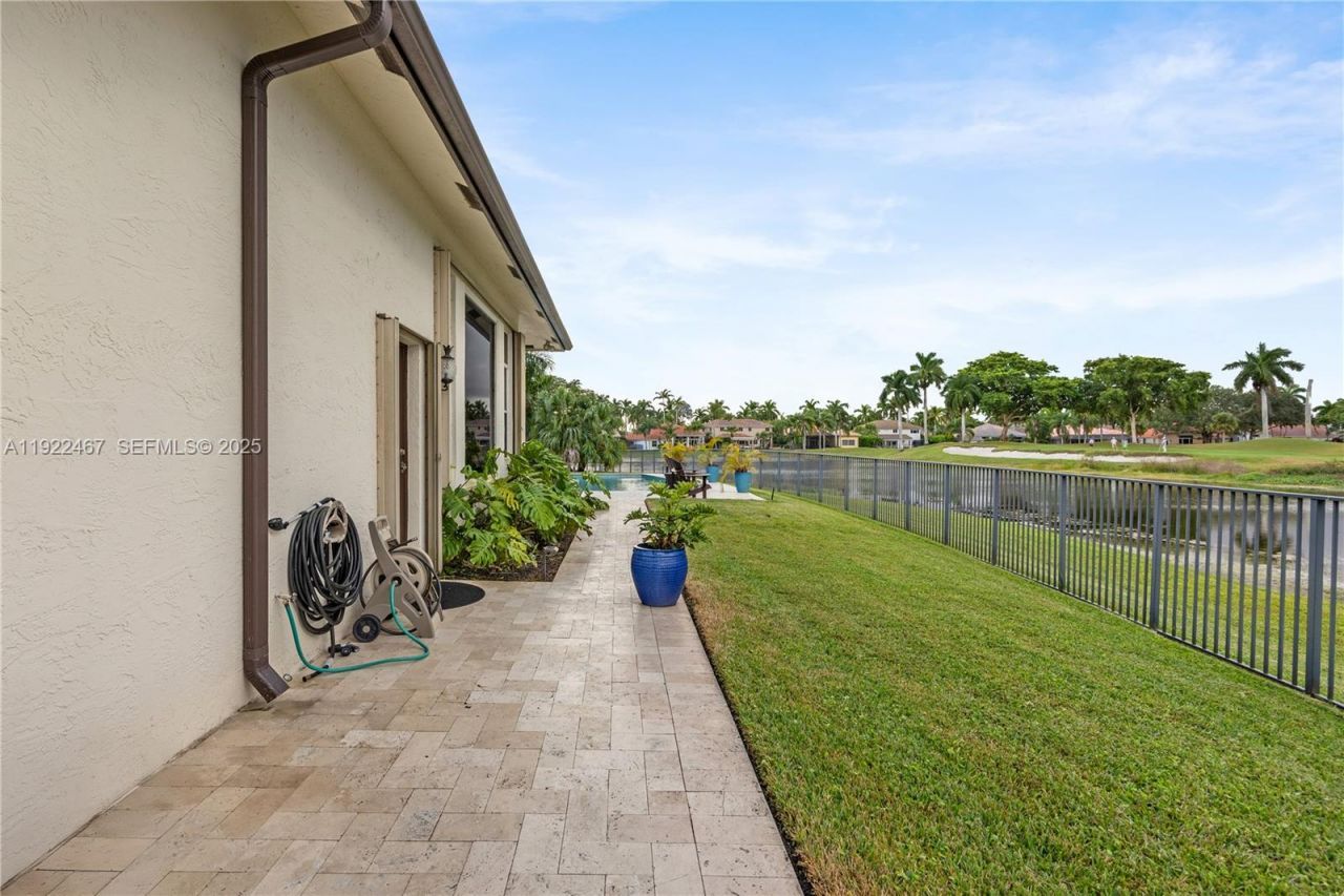 2589 Mayfair Ln, Weston, FL 33327 Photo