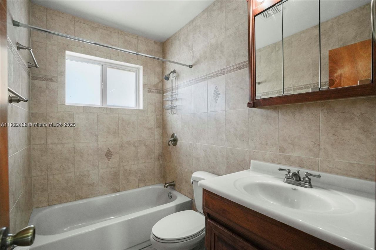 1900 SW 24th St, Miami, FL 33145 Photo