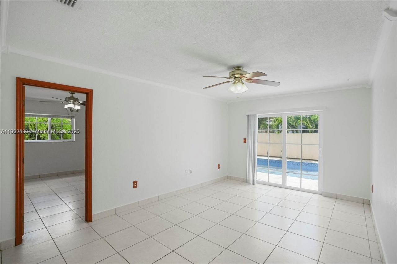 1900 SW 24th St, Miami, FL 33145 Photo