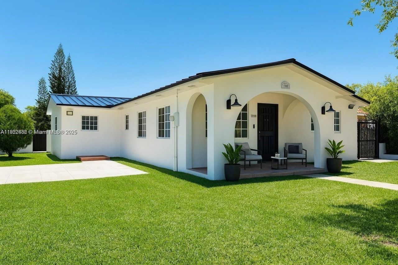 1900 SW 24th St, Miami, FL 33145 Photo