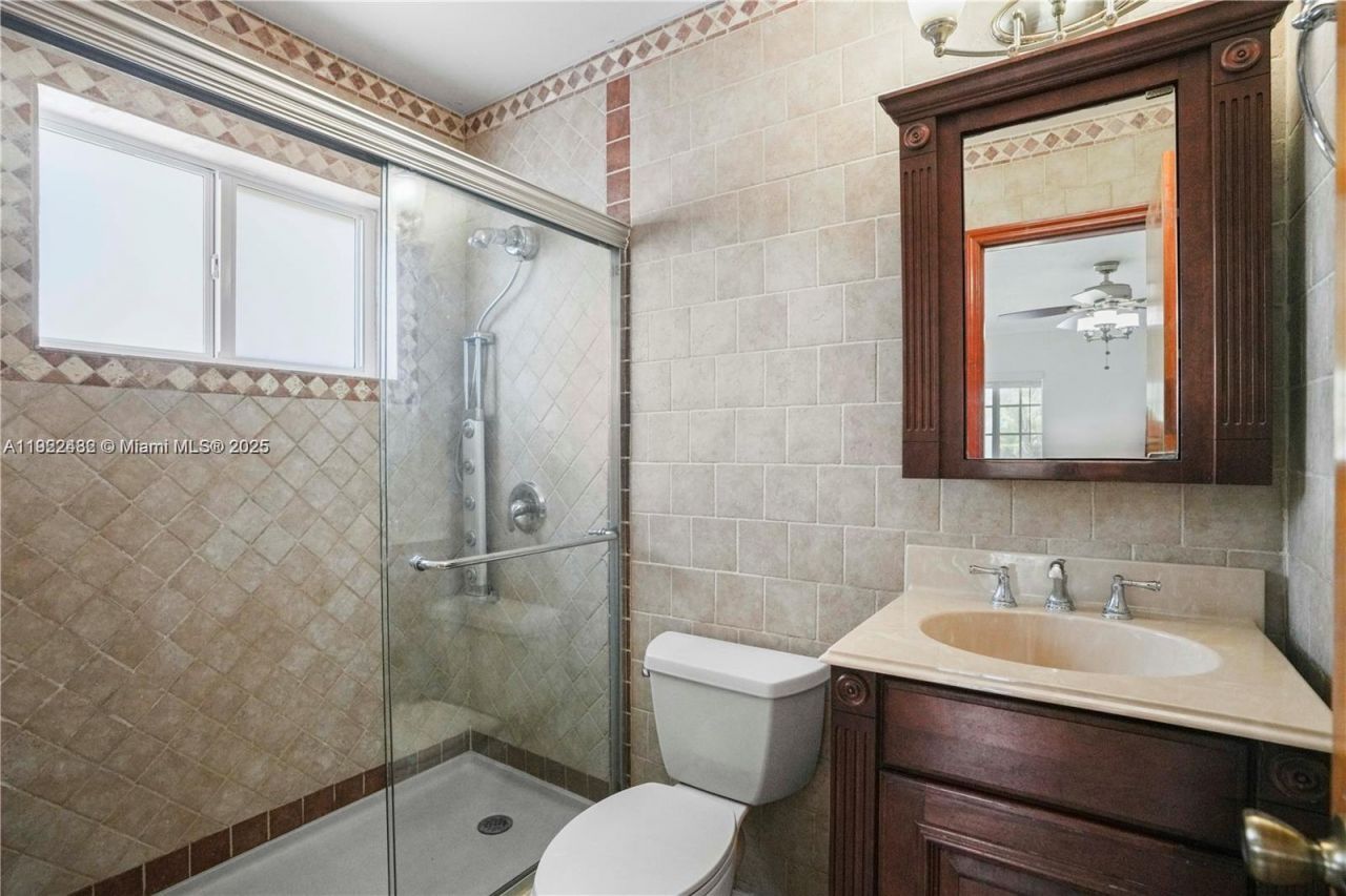 1900 SW 24th St, Miami, FL 33145 Photo