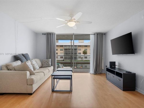3551 NE 169th St, Unit 212, North Miami Beach, FL 33160
