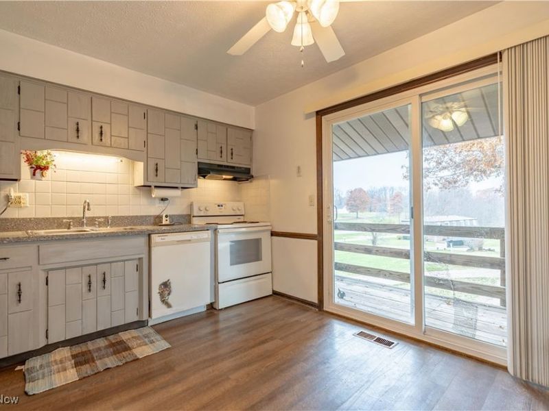 4529-4533 Camelot Circle, Uniontown, OH 44685 Photo 6