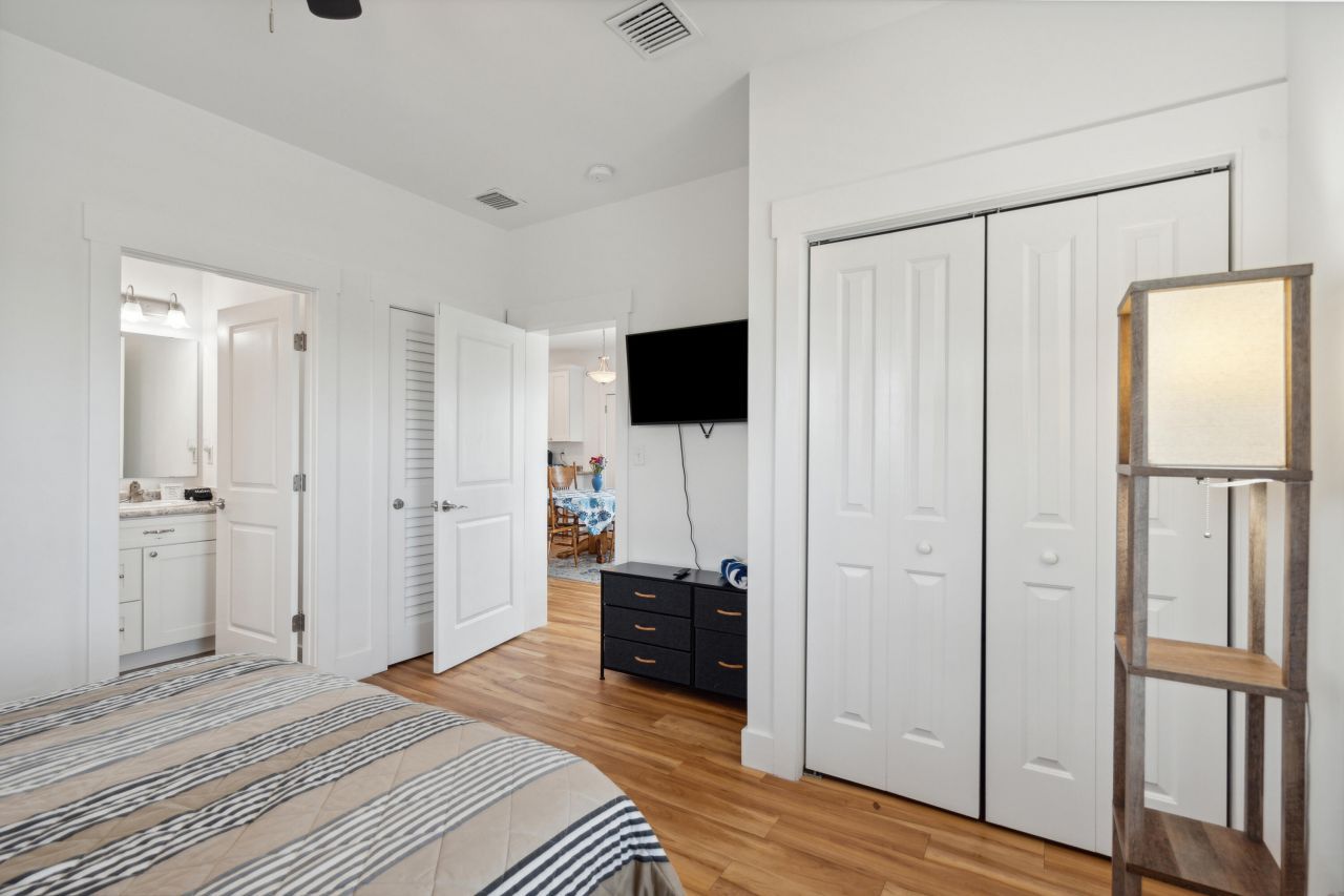 31 W 9th Street Photo 20