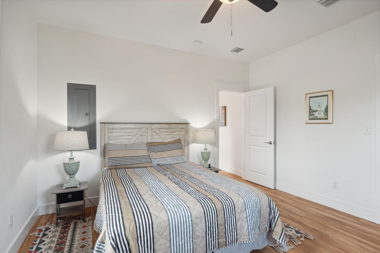 31 W 9th Street Photo 26