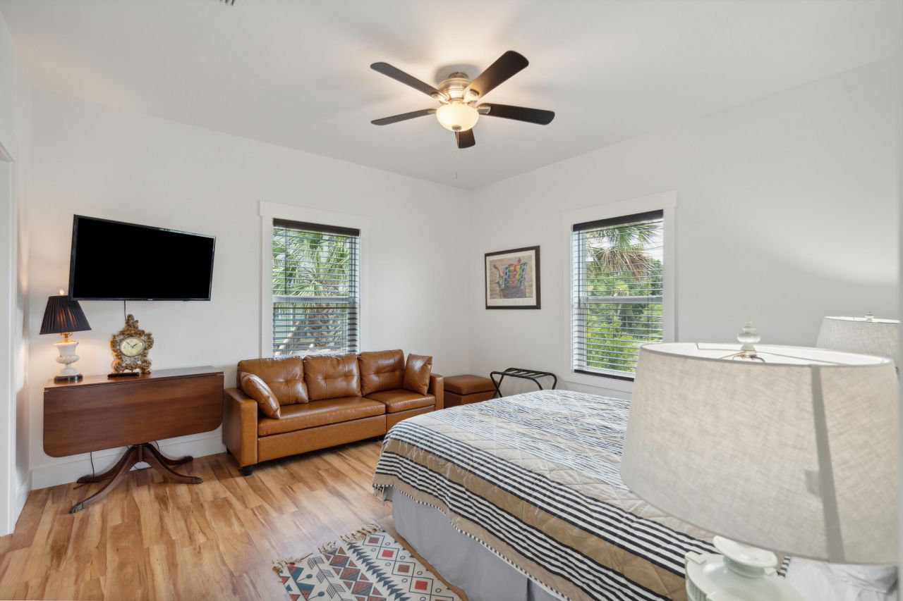 31 W 9th Street Photo 27