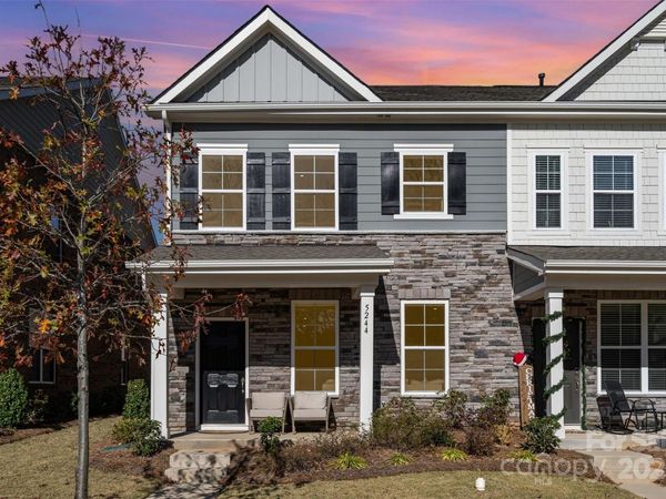 5244 Kinsbridge Drive, Charlotte, NC 28227