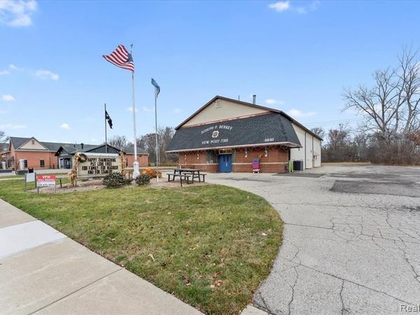 8840 Macomb Street , Grosse Ile Twp, MI 48138