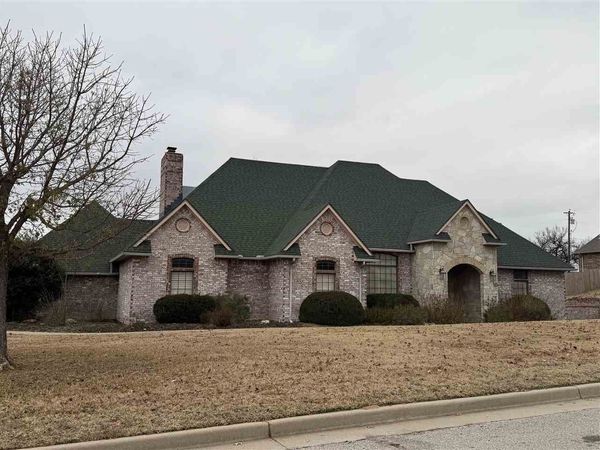 2 Raintree, Ponca City, OK 74604