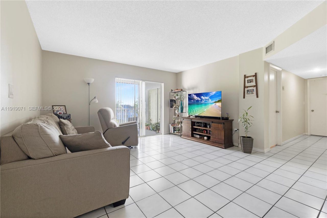 8560 SW 212th St, Unit 308, Cutler Bay, FL 33189 Photo