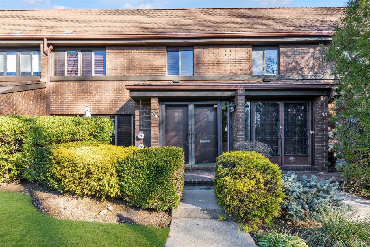 15 Spring Hollow, Roslyn, NY 11576 Main Photo
