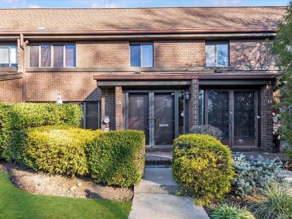 15 Spring Hollow, Roslyn, NY 11576