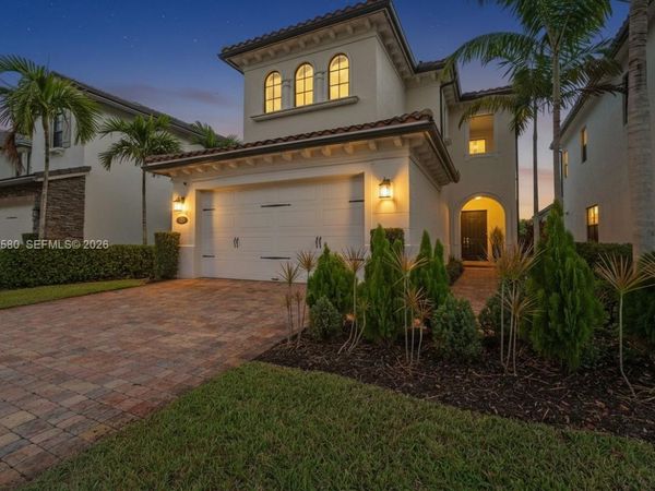 445 SW 113th Ln, Pembroke Pines, FL 33025