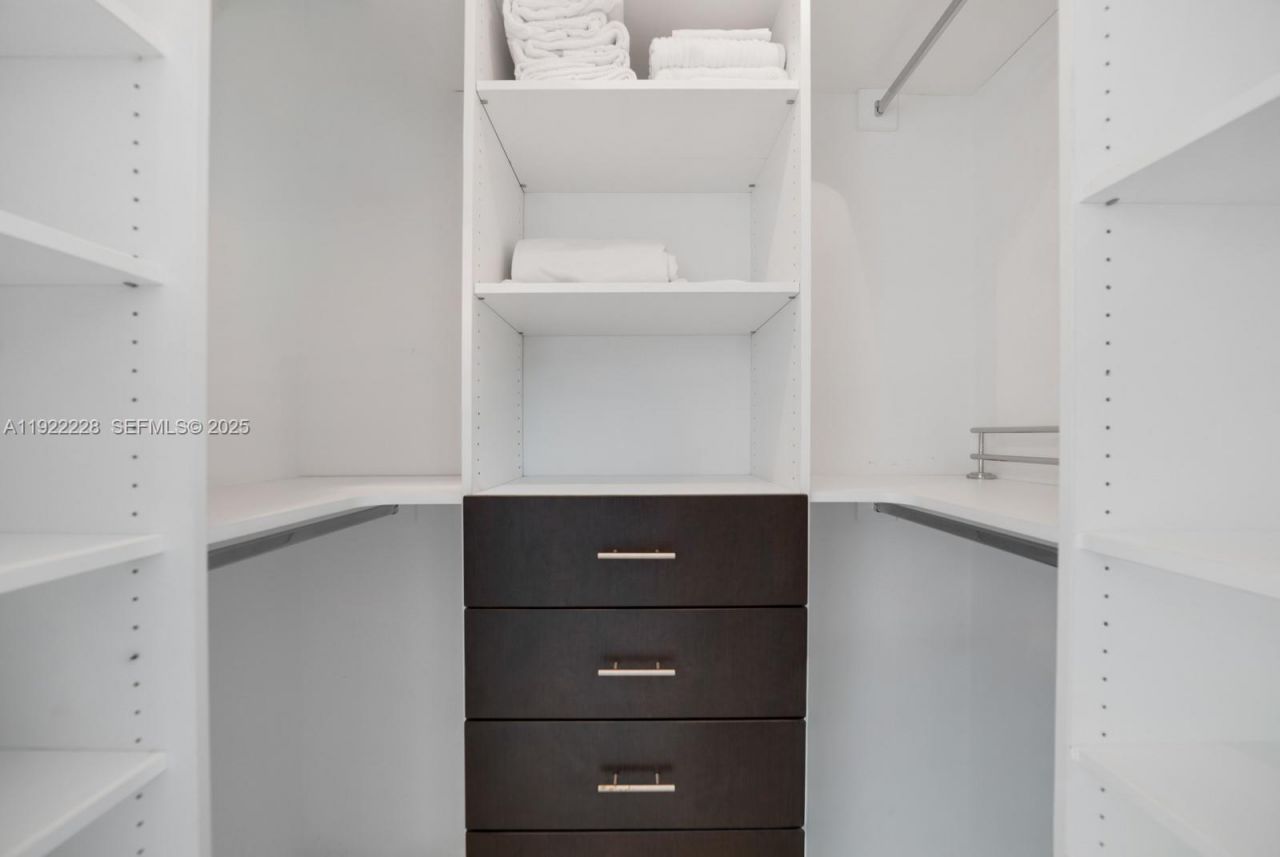 1155 Brickell Bay Dr, Unit 2409, Miami, FL 33131 Photo