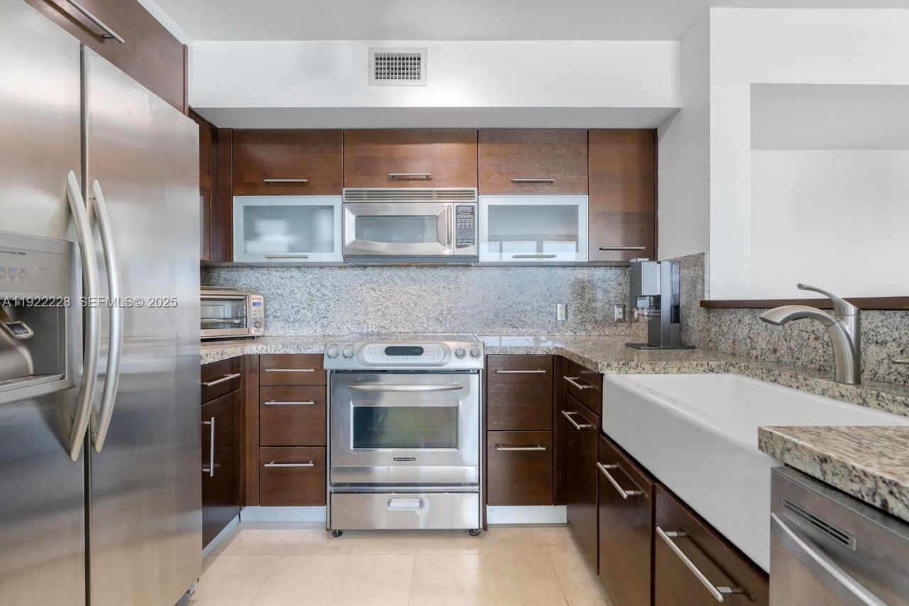 1155 Brickell Bay Dr, Unit 2409, Miami, FL 33131 Photo