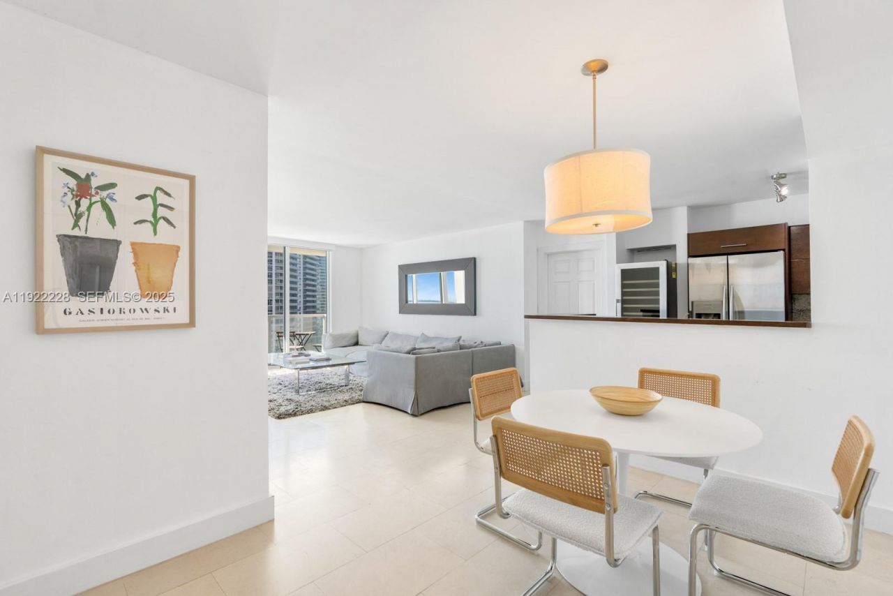 1155 Brickell Bay Dr, Unit 2409, Miami, FL 33131 Photo