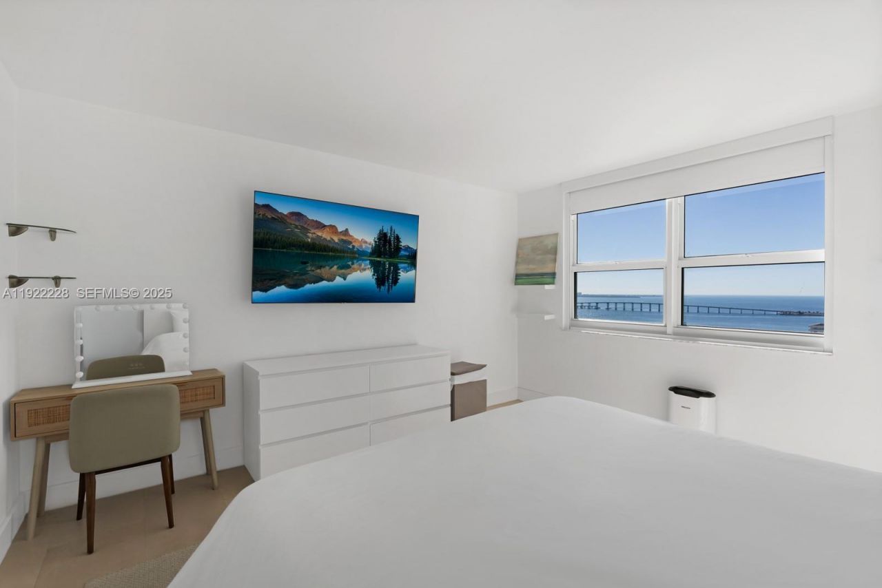 1155 Brickell Bay Dr, Unit 2409, Miami, FL 33131 Photo