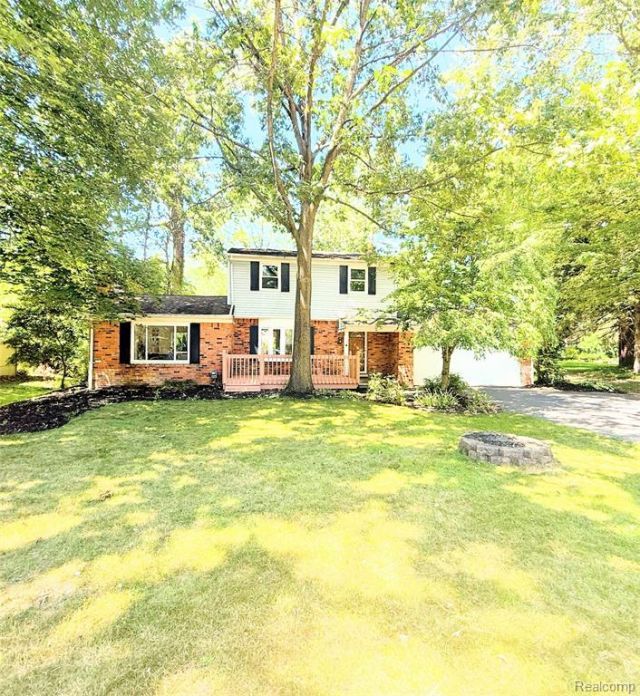 1369 Flamingo, Wixom, MI 48393 Main Photo