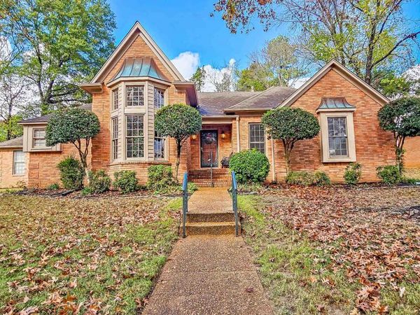 8812 E PLANTATION OAKS DR, Memphis, TN 38018