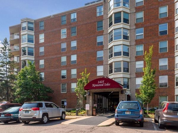 1425 W 28th Street, Unit 303, Minneapolis, MN 55408