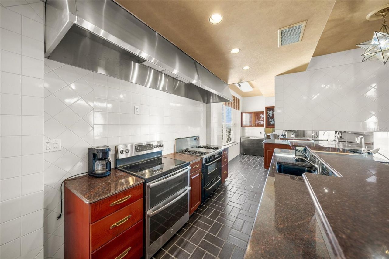 1330 Main Street, Unit PH 9 & 10, Sarasota, FL 34236 Photo