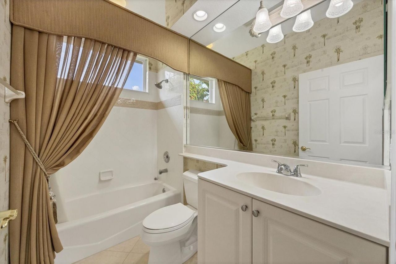 7915 Warwick Gardens Lane, University Park, FL 34201 Photo