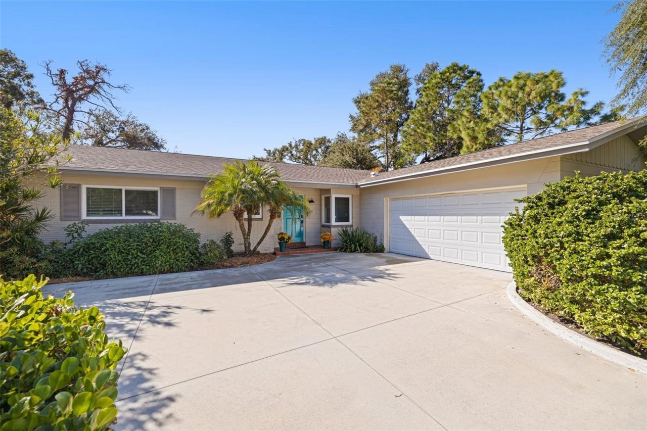 236 58th Avenue S, Saint Petersburg, FL 33705 Main Photo