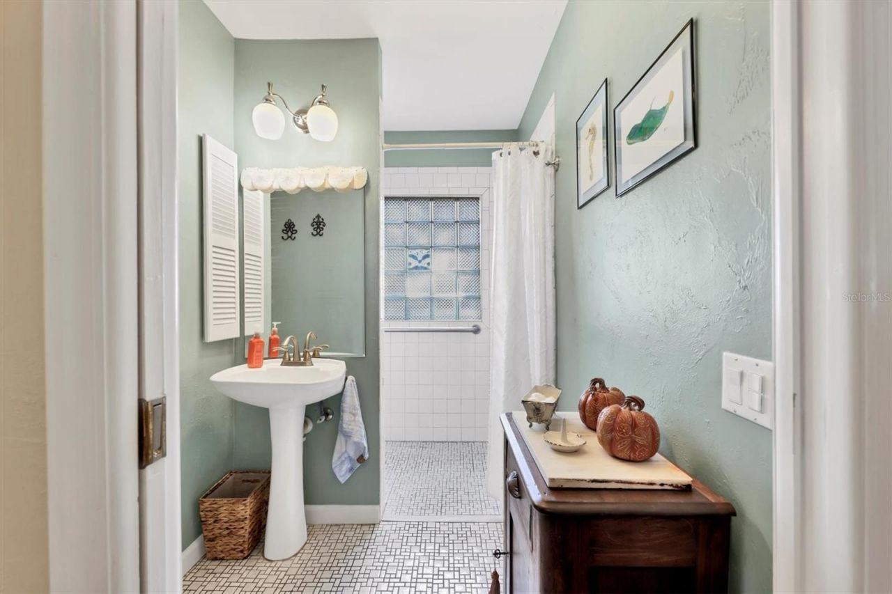 401 28th Street W, Bradenton, FL 34205 Photo