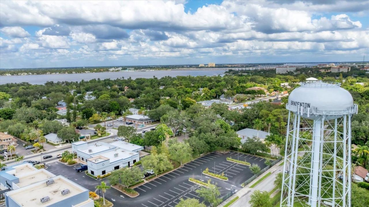 401 28th Street W, Bradenton, FL 34205 Photo