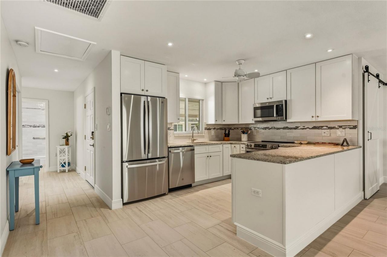 1900 Benjamin Franklin Drive, Unit V12, Sarasota, FL 34236 Photo