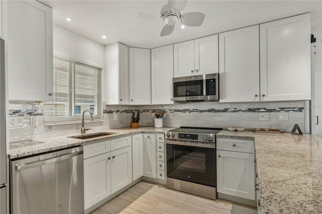 1900 Benjamin Franklin Drive, Unit V12, Sarasota, FL 34236 Photo